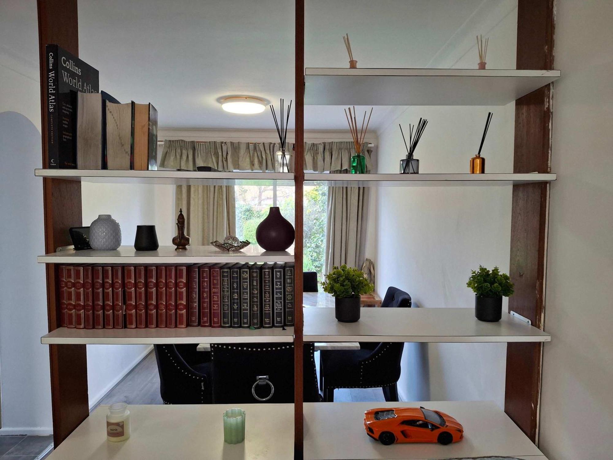 Nicely Decorated 3 Bedroom House Near Heathrow, London Staines-upon-Thames Екстер'єр фото