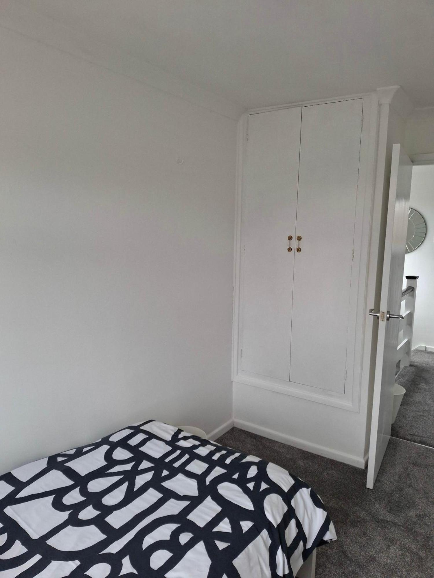 Nicely Decorated 3 Bedroom House Near Heathrow, London Staines-upon-Thames Екстер'єр фото
