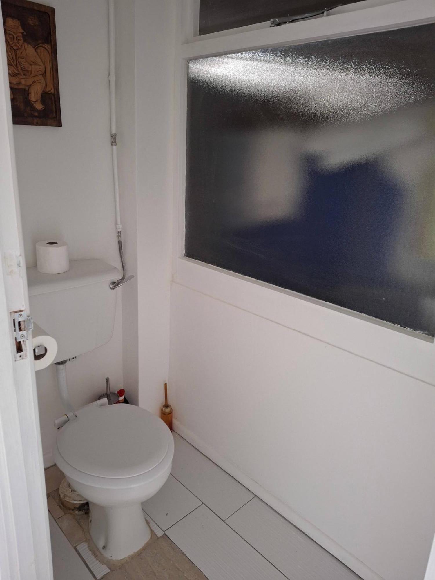 Nicely Decorated 3 Bedroom House Near Heathrow, London Staines-upon-Thames Екстер'єр фото