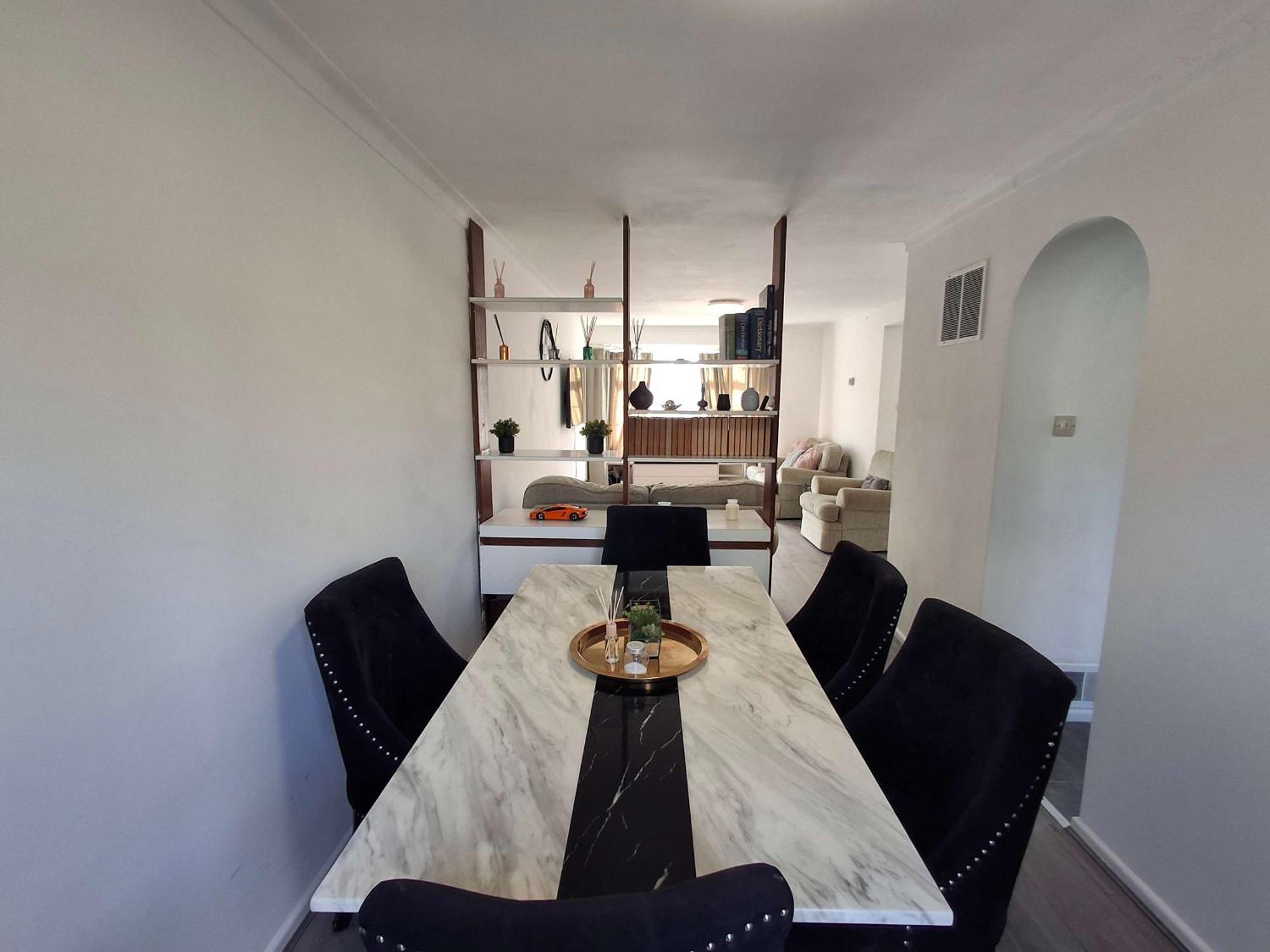 Nicely Decorated 3 Bedroom House Near Heathrow, London Staines-upon-Thames Екстер'єр фото