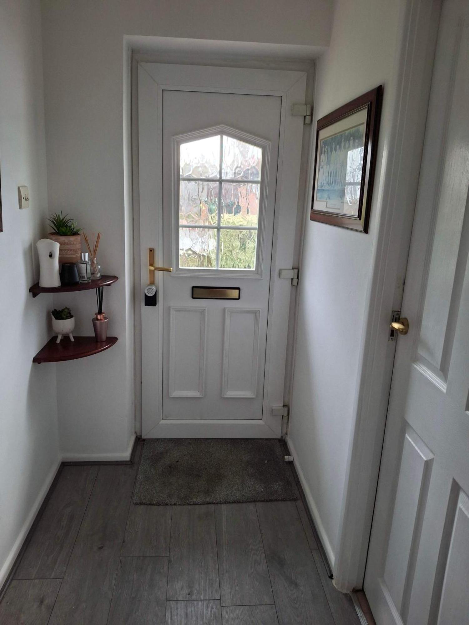 Nicely Decorated 3 Bedroom House Near Heathrow, London Staines-upon-Thames Екстер'єр фото