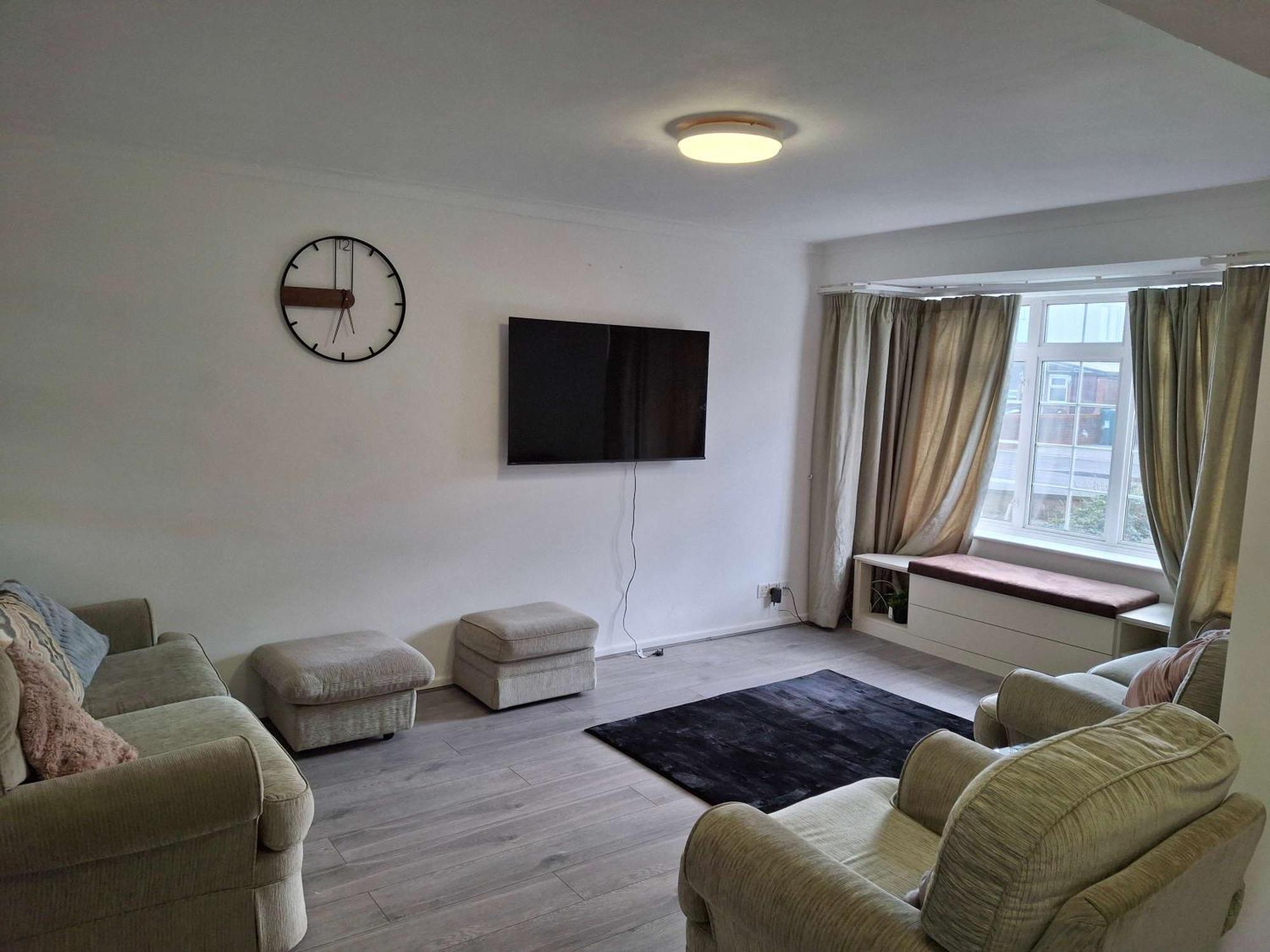 Nicely Decorated 3 Bedroom House Near Heathrow, London Staines-upon-Thames Екстер'єр фото